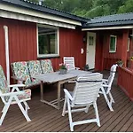 Med Utsikt Til Fjord Og Fjell *