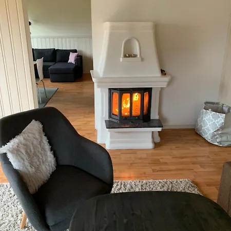 Med Utsikt Til Fjord Og Fjell Holiday home