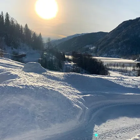 Med Utsikt Til Fjord Og Fjell *