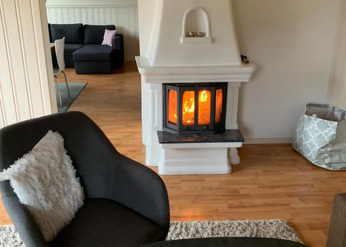 Med Utsikt Til Fjord Og Fjell Ferienhaus