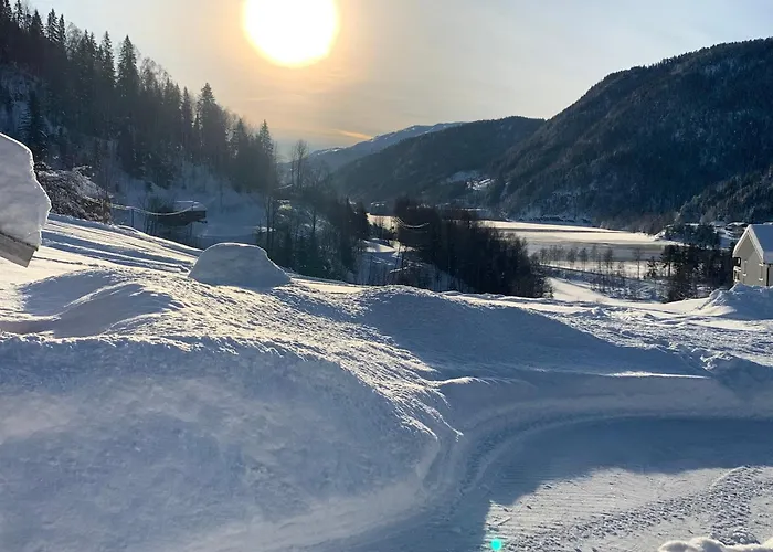 Med Utsikt Til Fjord Og Fjell *