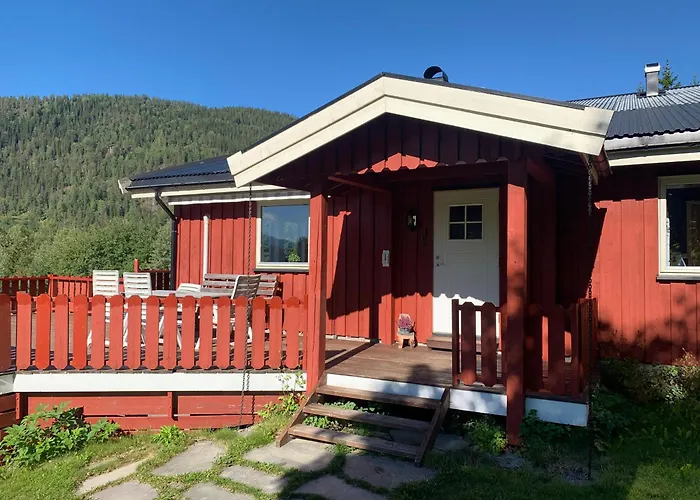 Med Utsikt Til Fjord Og Fjell Ferienhaus